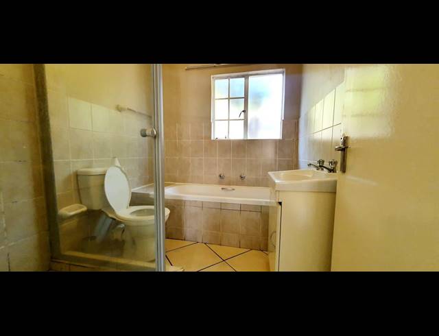 2 BEDROOM APARTMENT FOR SALE IN WILGEHEUWEL